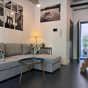 Accommodatie bij particulieren Modern Cozy With Backyard